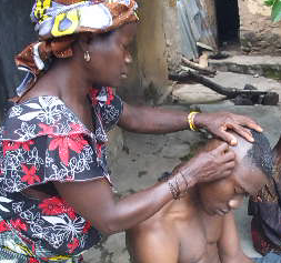 Au rasage des cheveux