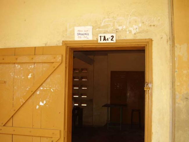 Entrée de la salle de la 1<sup>ère</sup> A<sub>4</sub> 2...